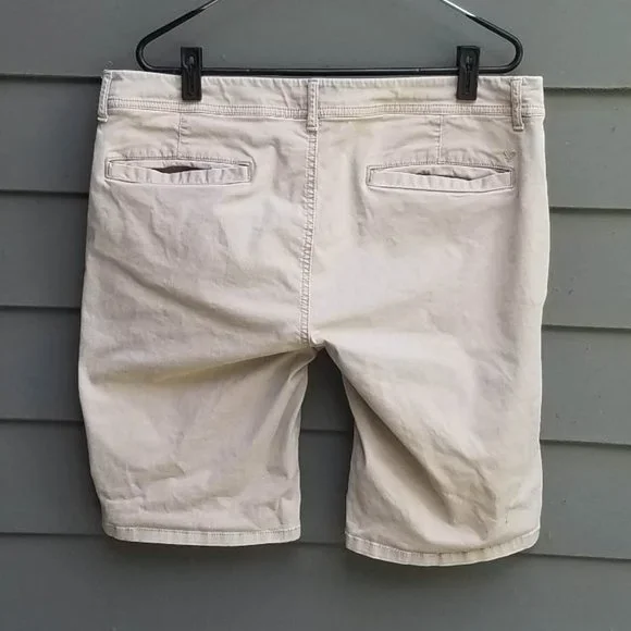 American Eagle Khaki Bermuda Shorts size 14 - Picture 3 of 9